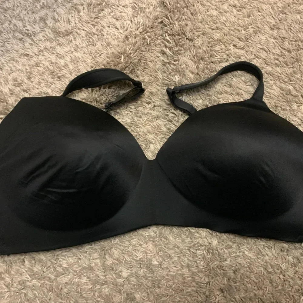 Womens like new Cacique bra size 44DD like new